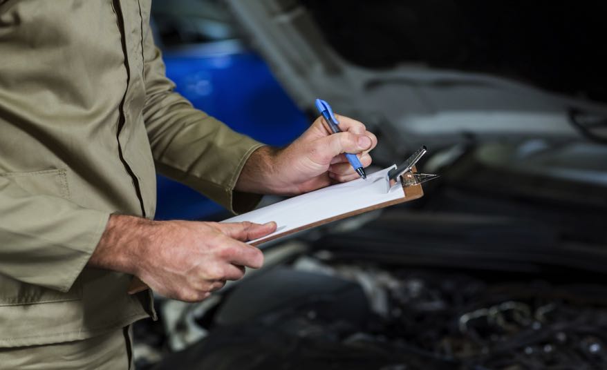 mid-abschnitt-der-mechaniker-eine-checkliste-vorbereiten